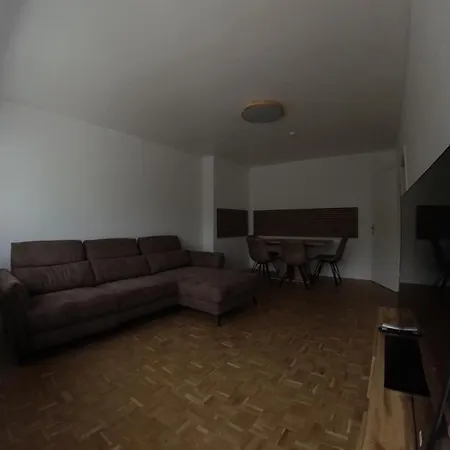 Gepflegte 3-zimmer-wohnung Am Schlossparkbad-mercedes Benz-atlas Elektronik-rheimetal *