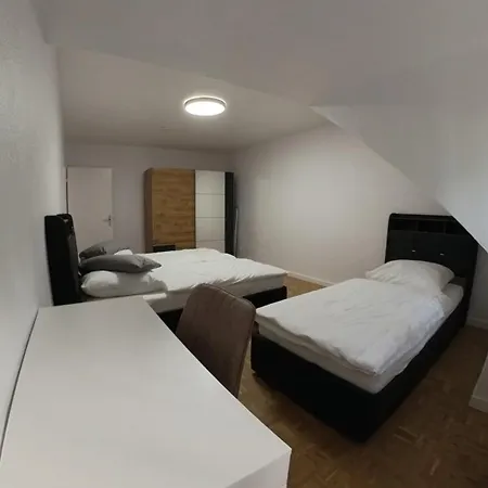 Gepflegte 3-zimmer-wohnung Am Schlossparkbad-mercedes Benz-atlas Elektronik-rheimetal ברמן