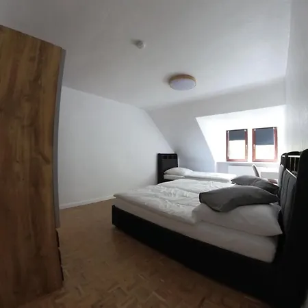 Gepflegte 3-zimmer-wohnung Am Schlossparkbad-mercedes Benz-atlas Elektronik-rheimetal * ברמן
