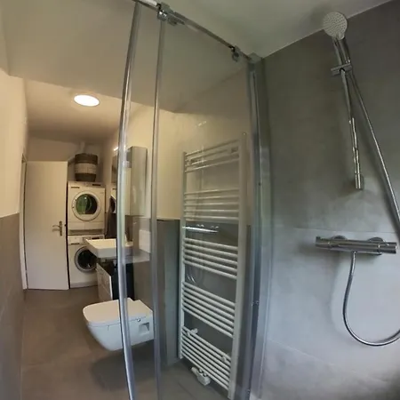 Gepflegte 3-zimmer-wohnung Am Schlossparkbad-mercedes Benz-atlas Elektronik-rheimetal דירה