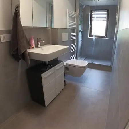 Gepflegte 3-zimmer-wohnung Am Schlossparkbad-mercedes Benz-atlas Elektronik-rheimetal דירה *