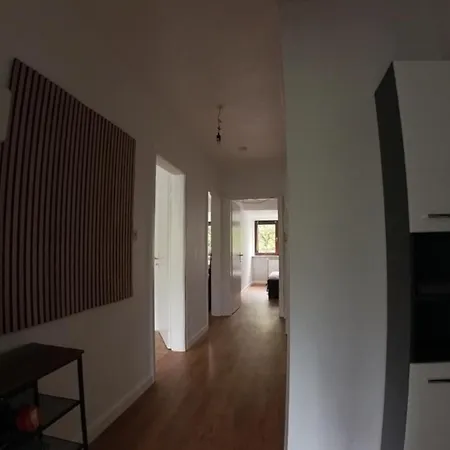 Gepflegte 3-zimmer-wohnung Am Schlossparkbad-mercedes Benz-atlas Elektronik-rheimetal * ברמן