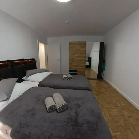 Gepflegte 3-zimmer-wohnung Am Schlossparkbad-mercedes Benz-atlas Elektronik-rheimetal Lejlighed Bremen