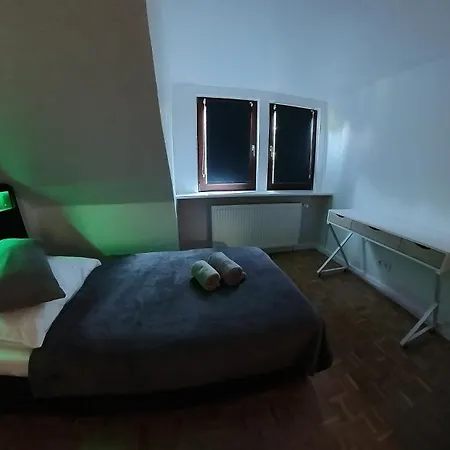 Gepflegte 3-zimmer-wohnung Am Schlossparkbad-mercedes Benz-atlas Elektronik-rheimetal Lejlighed *