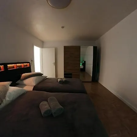 Gepflegte 3-zimmer-wohnung Am Schlossparkbad-mercedes Benz-atlas Elektronik-rheimetal