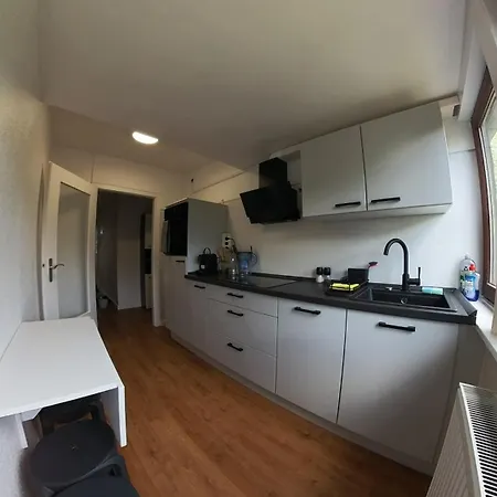 Gepflegte 3-zimmer-wohnung Am Schlossparkbad-mercedes Benz-atlas Elektronik-rheimetal