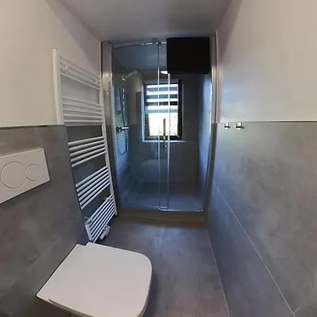 Gepflegte 3-zimmer-wohnung Am Schlossparkbad-mercedes Benz-atlas Elektronik-rheimetal Lejlighed *