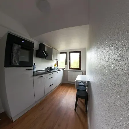 Lejlighed Gepflegte 3-zimmer-wohnung Am Schlossparkbad-mercedes Benz-atlas Elektronik-rheimetal *